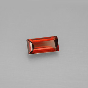 0.91克拉天然红色铁铝榴石，长方形切工，7.9×3.9毫米，VVS-VS