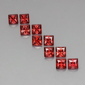 天然红色铁铝榴石，方形，3.9×3.9毫米，VVS-VS