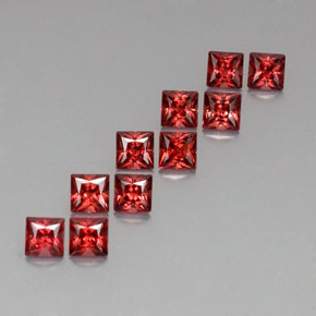 天然红色铁铝榴石，方形，3.9×3.9毫米，VVS-VS
