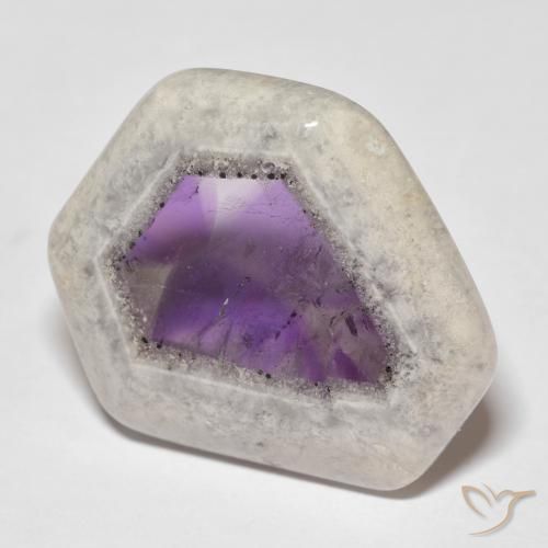29.35克拉天然多色紫水晶晶洞切片，异形，25.8×23.9毫米，透明