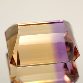 6.29克拉天然双色紫黄晶，祖母绿式切割，12.4×10.3毫米，VVS-VS