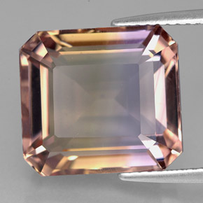 11.76克拉天然双色紫黄晶，祖母绿式切割，13.5×12.3毫米，VVS