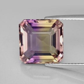 6.36克拉天然双色紫黄晶，祖母绿式切割，11.4×11.3毫米，VVS-VS