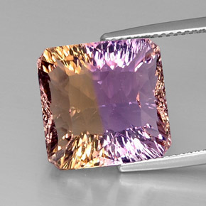 12.12克拉天然双色紫黄晶，祖母绿式切割，13.8×13.8毫米，VVS-VS