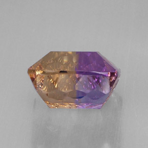 11.58克拉天然双色紫黄晶，祖母绿式切割，13.6×13.3毫米，VVS