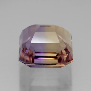 5.66克拉天然双色紫黄晶，祖母绿式切割，10.2×9.9毫米，VVS