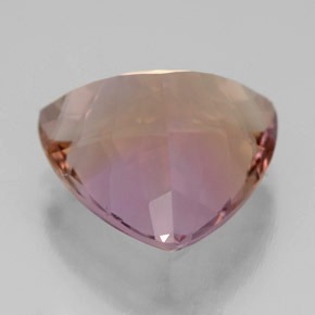 7.60克拉天然双色紫黄晶，三角形，13.8×13.4毫米，VVS