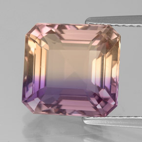 5.61克拉天然双色紫黄晶，祖母绿式切割，10.9×10.5毫米，VVS