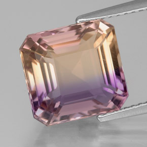 5.61克拉天然双色紫黄晶，祖母绿式切割，10.9×10.5毫米，VVS