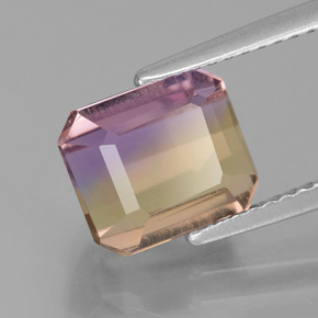 3.06克拉天然双色紫黄晶，祖母绿式切割，8.7×7.6毫米，VS
