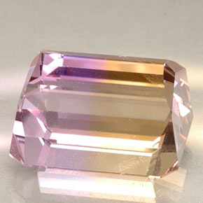 23.37克拉天然黄色紫黄晶，祖母绿式切割，17.2×14.1毫米，VVS