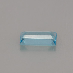 0.67克拉天然磷灰石，长方形切工，7.4×3.9毫米，VS