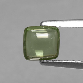 0.72克拉天然绿色磷灰石，长方形切工，5.5×5.3毫米，透明