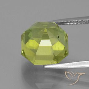 8.10克拉天然绿色磷灰石，祖母绿式切割，10.9×10.6毫米，VS-SI