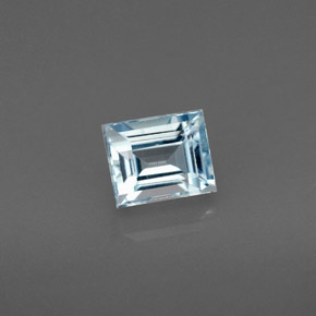 0.86克拉天然海蓝宝石，长方形切工，5.9×4.9毫米，VS
