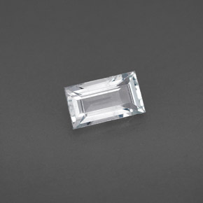 0.73克拉天然海蓝宝石，长方形切工，7.1×4.1毫米，VS
