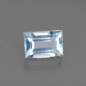 0.61克拉天然海蓝宝石，长方形切工，6.1×4.1毫米，VS