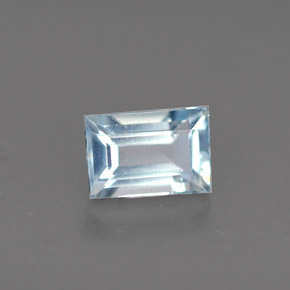 0.61克拉天然海蓝宝石，长方形切工，6.1×4.1毫米，VS