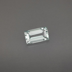0.66克拉天然海蓝宝石，长方形切工，7×4毫米，VS