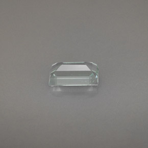 0.66克拉天然海蓝宝石，长方形切工，7×4毫米，VS
