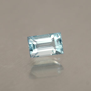 0.30克拉天然海蓝宝石，长方形切工，4.9×3.1毫米，VVS