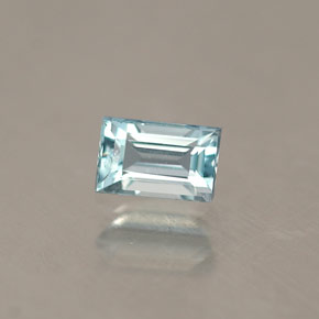 0.30克拉天然海蓝宝石，长方形切工，4.9×3.1毫米，VVS