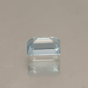 0.30克拉天然海蓝宝石，长方形切工，4.9×3.1毫米，VVS