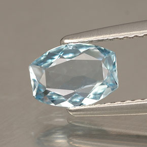 0.62克拉天然海蓝宝石，异形，7.5×5.4毫米，VVS-VS
