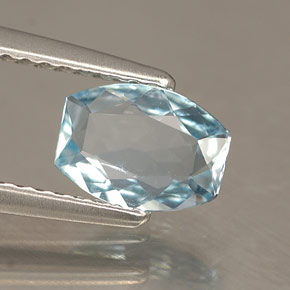 0.62克拉天然海蓝宝石，异形，7.5×5.4毫米，VVS-VS