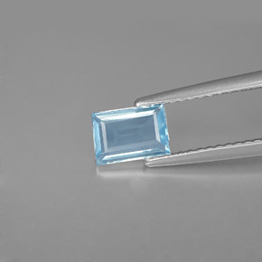 0.63克拉天然海蓝宝石，长方形切工，6.7×4.7毫米，VS