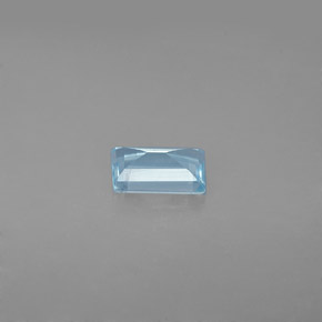 0.63克拉天然海蓝宝石，长方形切工，6.7×4.7毫米，VS