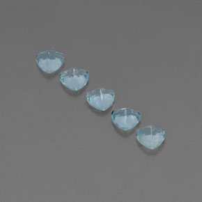 天然海蓝宝石，三角形，4.3×4.2毫米，VVS-VS