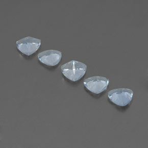 天然海蓝宝石，三角形，5.2×5.1毫米，VS