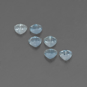 天然海蓝宝石，三角形，7.1×4.1毫米，VVS-VS