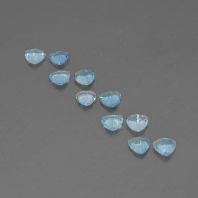 天然海蓝宝石，三角形，4.2×4.2毫米，VS