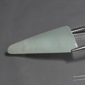 20.84克拉天然砂金石，胖三角形，半透明