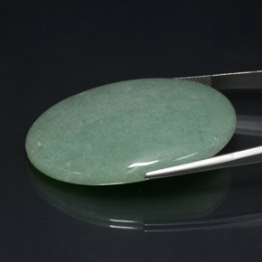 102.50克拉天然绿色东陵石，椭圆形切割，48.9×35.1毫米，不透明