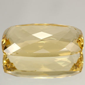 4.87克拉天然黄色绿柱石，垫形剪裁，15.4×7.8毫米，IF