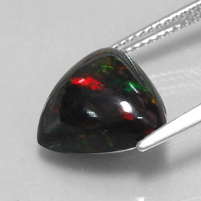 4.00克拉天然多色黑欧泊，三角形，12.5×11.8毫米，不透明