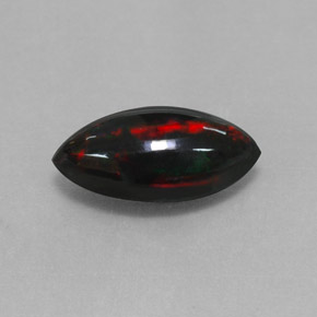 1.93克拉天然多色黑欧泊，马眼形，13.9×6.8毫米，不透明