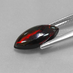 1.93克拉天然多色黑欧泊，马眼形，13.9×6.8毫米，不透明