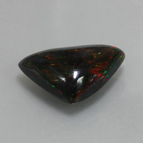 3.94克拉天然多色黑欧泊，三角形，16.4×11.1毫米，不透明