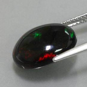 4.50克拉天然多色黑欧泊，椭圆形切割，14.1×10.7毫米，不透明