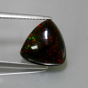 3.57克拉天然多色黑欧泊，三角形，12.9×12.1毫米，不透明