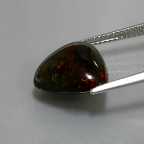3.57克拉天然多色黑欧泊，三角形，12.9×12.1毫米，不透明