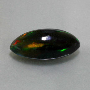 2.74克拉天然多色黑欧泊，马眼形，15.3×7.1毫米，不透明