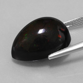 9.42克拉天然多色黑欧泊，梨形，17.4×12.8毫米，不透明