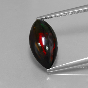 3.06克拉天然多色黑欧泊，马眼形，15.4×8毫米，不透明