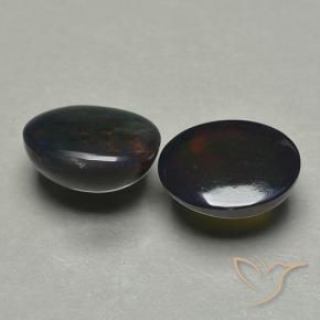 1.74克拉天然黑蛋白石，椭圆形，半透明