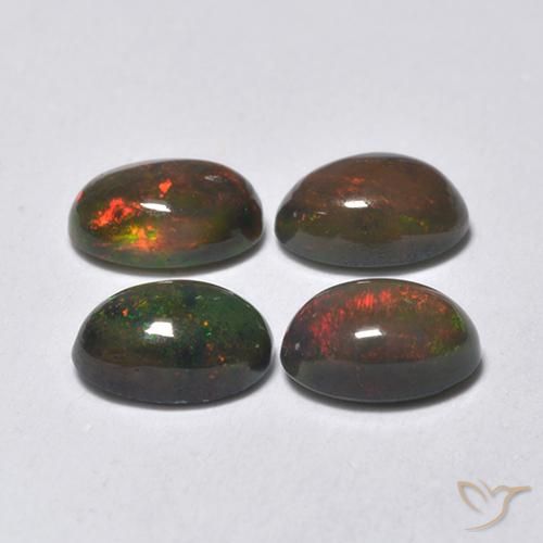 1.34克拉天然黑蛋白石，椭圆形，半透明